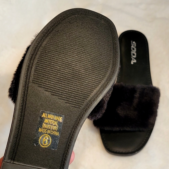 SODA ♡ Sweet-Cute 'n Sexy Black Faux Fur Flat Slip On Slippers 6 - Picture 10 of 17